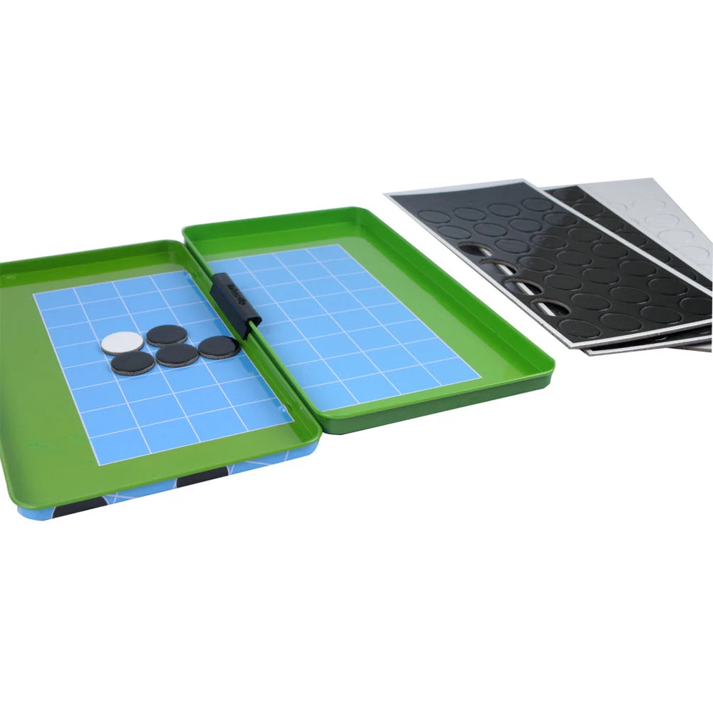 The Purple Cow Magnetic Travel Games: Reversi - Image 2